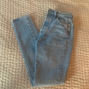 Levis 501 skinny light wash jeans
